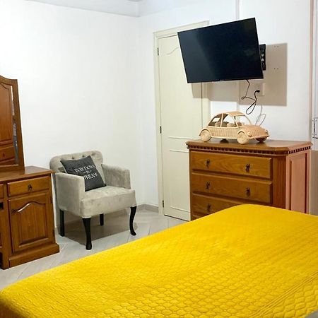Bungamvilias Apartment Uruapan  ภายนอก รูปภาพ